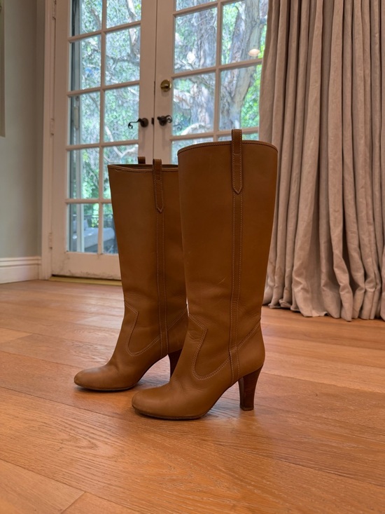 Marc Jacobs Shoes - Marc Jacobs Classic Knee-High Leather Boots in Tan